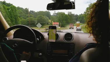 La distracción al volante: El teléfono móvil, el enemigo invisible en las carreteras