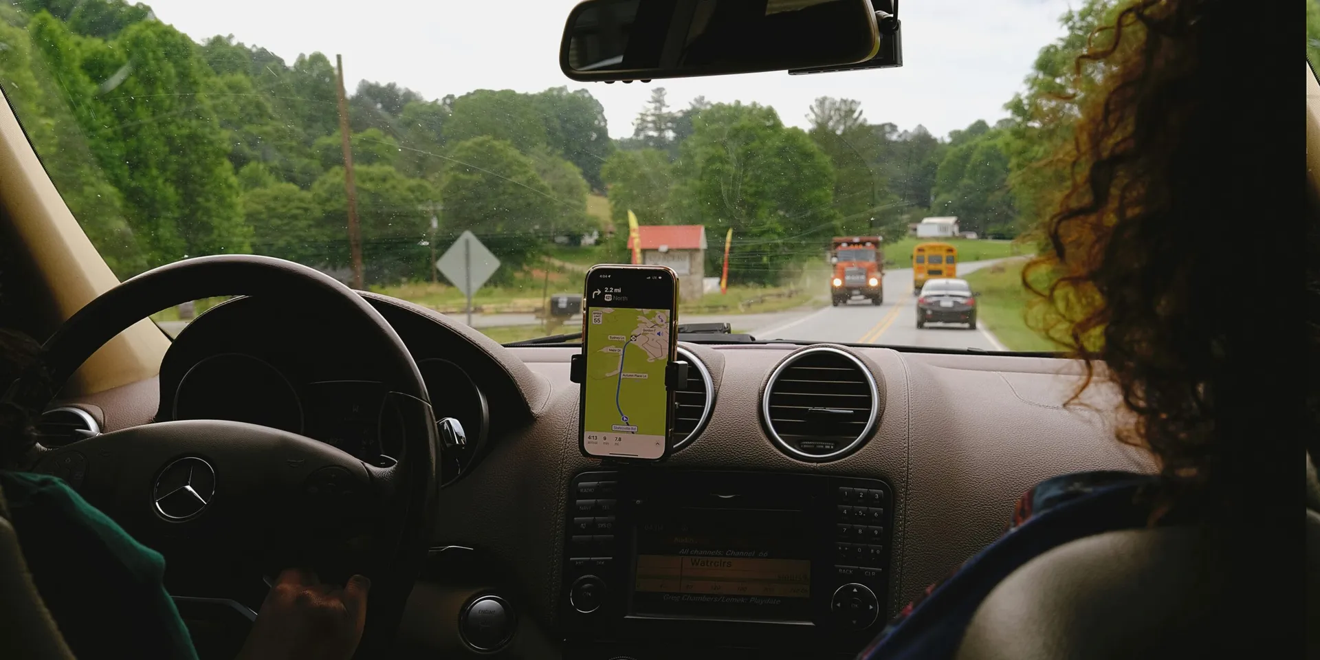 La distracción al volante: El teléfono móvil, el enemigo invisible en las carreteras