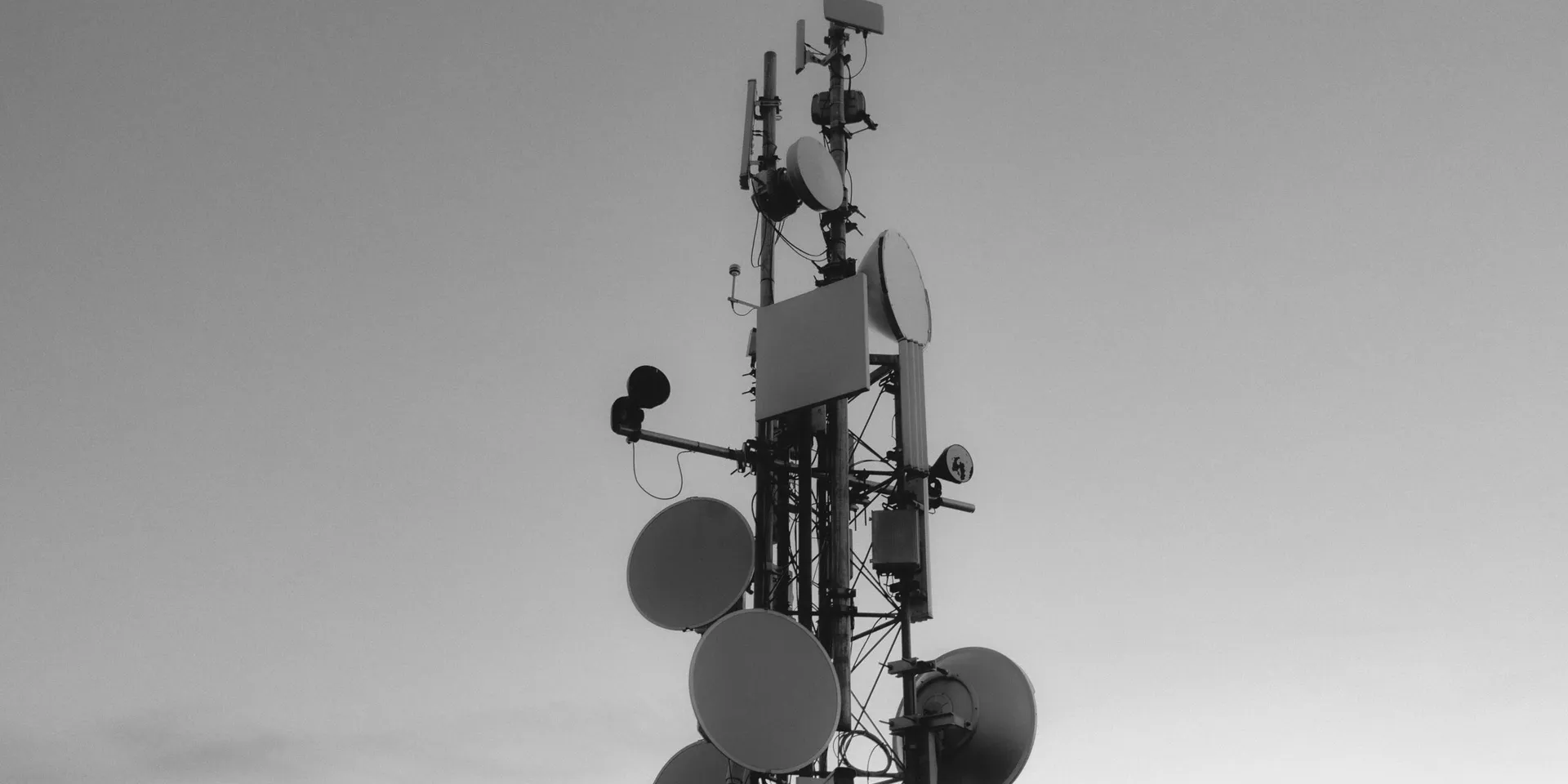 Espectro Radioeléctrico en México: Tres Décadas de Recaudación y sus Efectos en la Conectividad