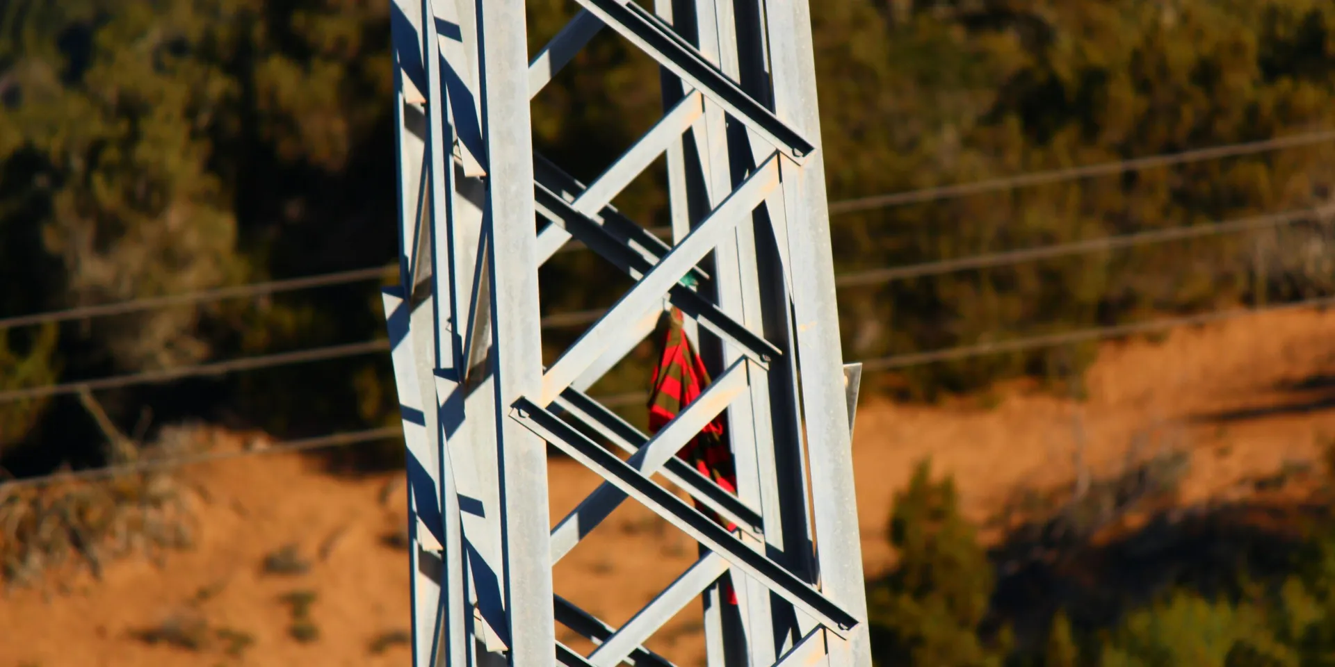 Rescate en Santa Ana: Adolescente en Antena de Telefonía Móvil