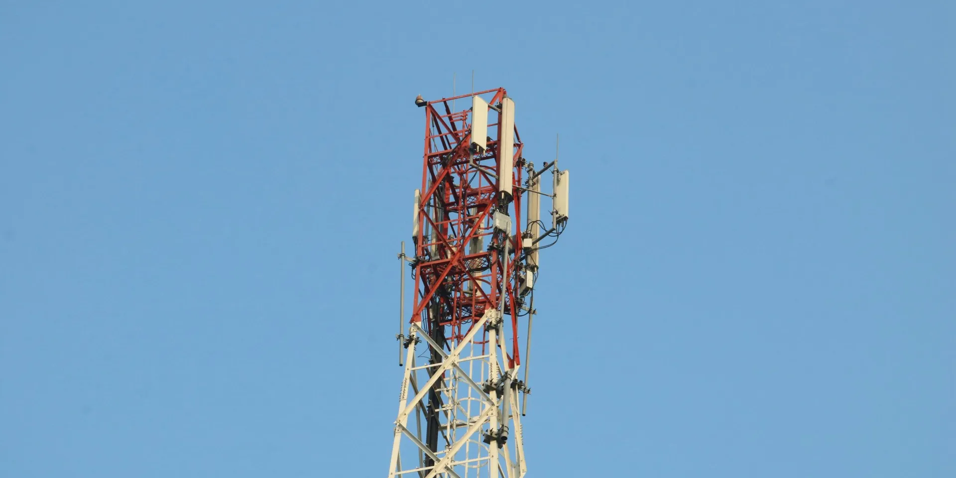 Inteligencia Artificial y Regulación en Telecomunicaciones: Un Desafío Ineludible